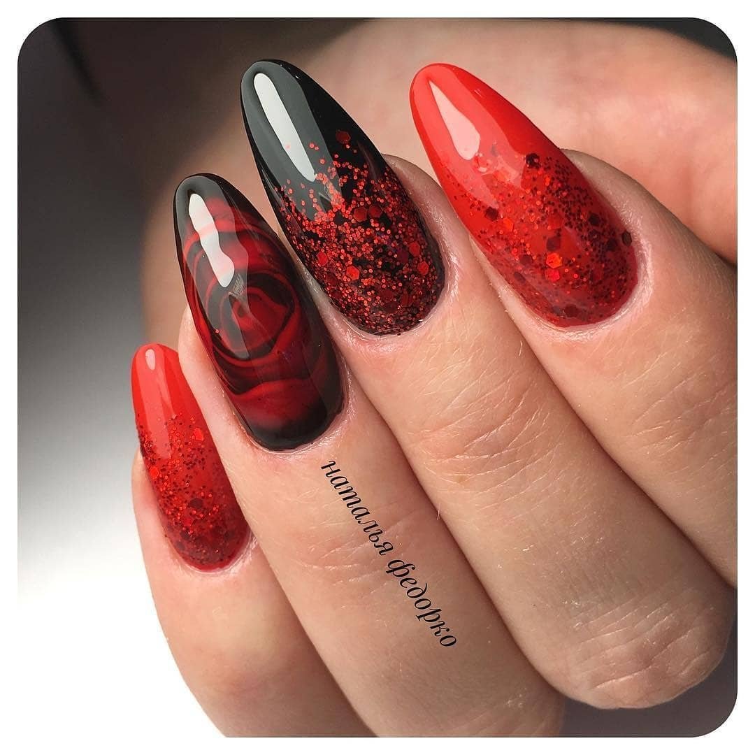 Маникюр черный с красными блестками