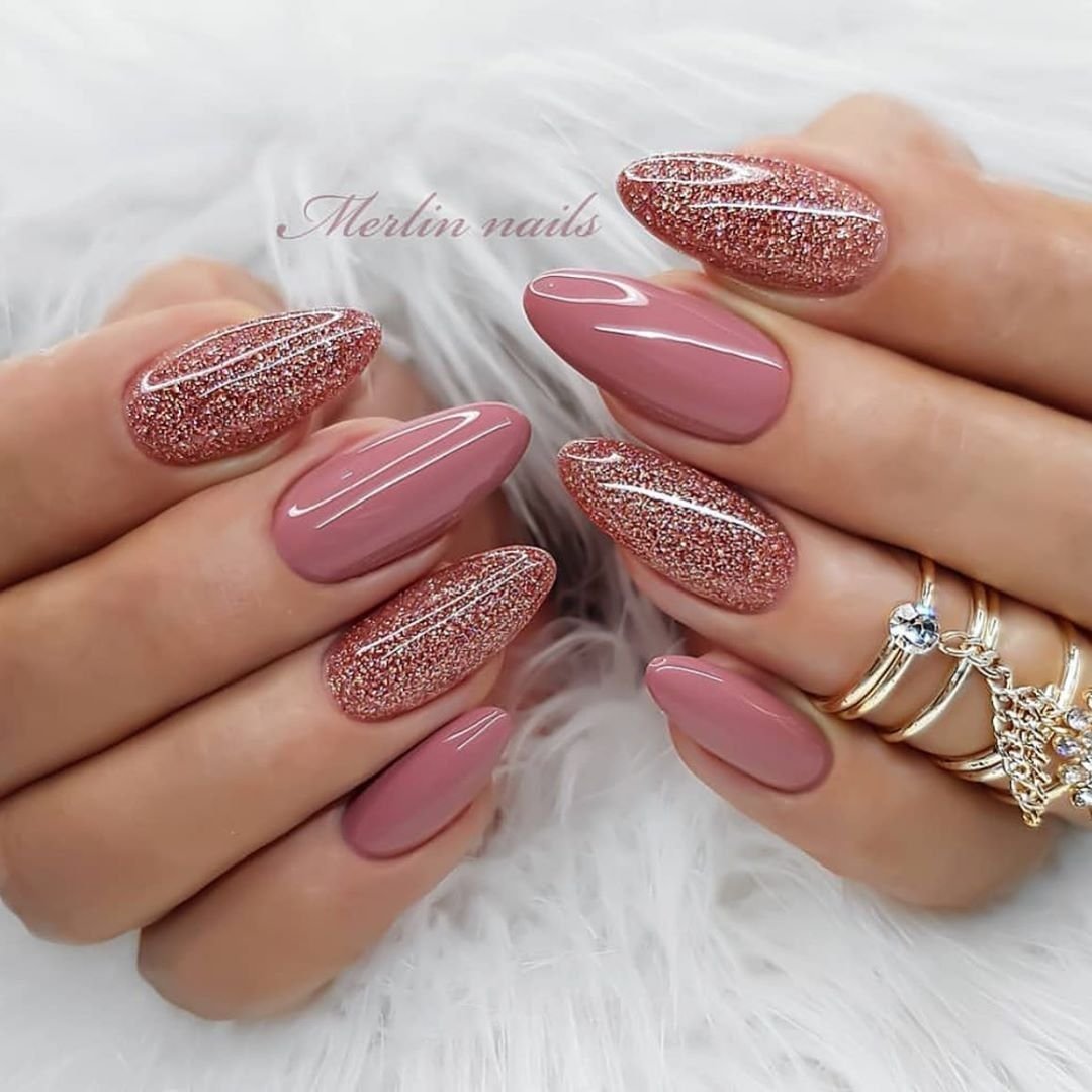 Черный с красным градиент маникюр 2022