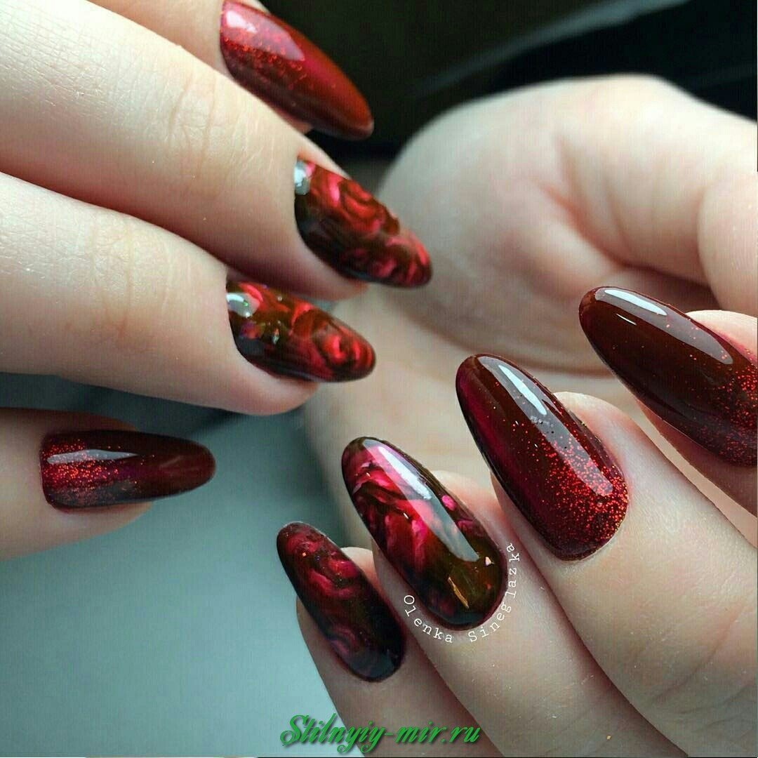 Роза на ногтях