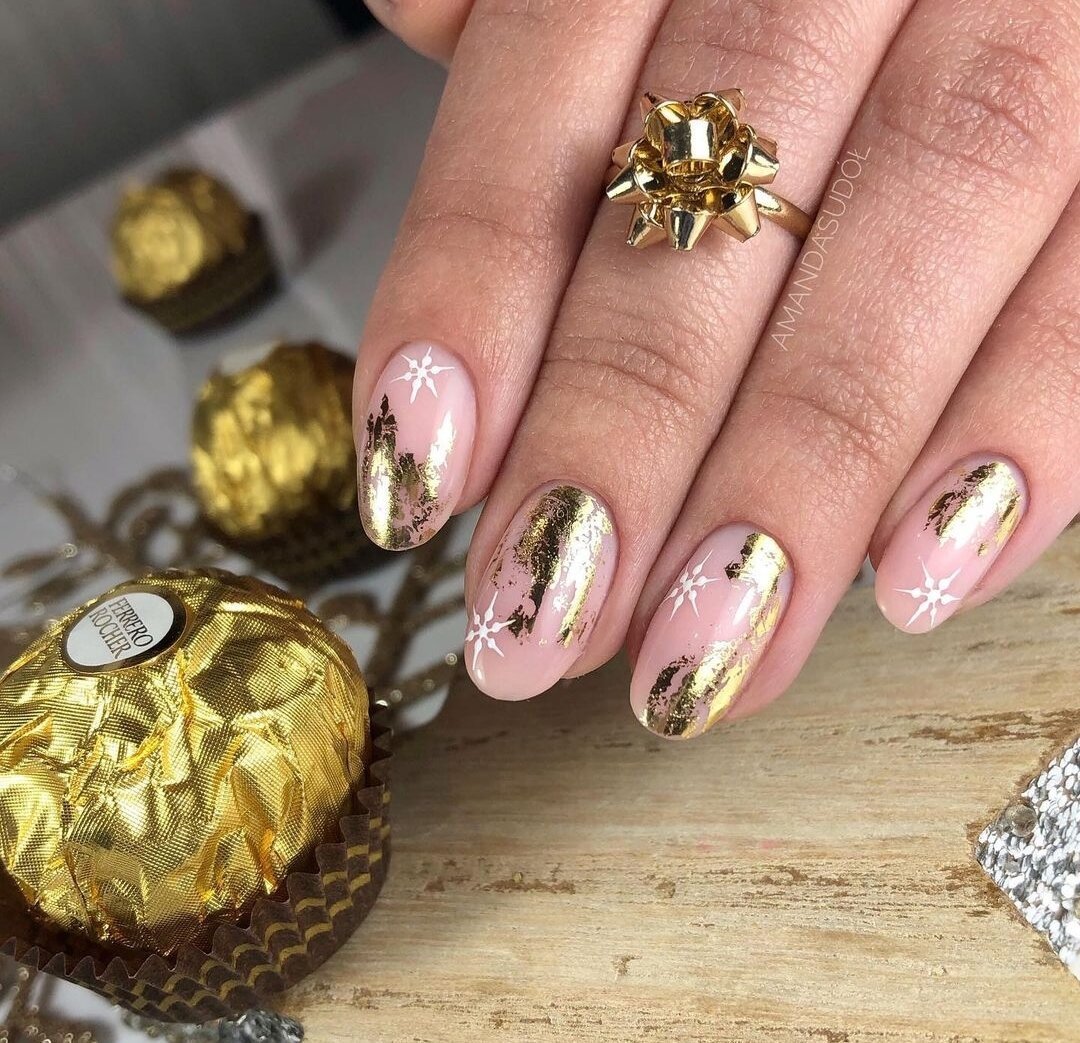 Мраморный маникюр красный