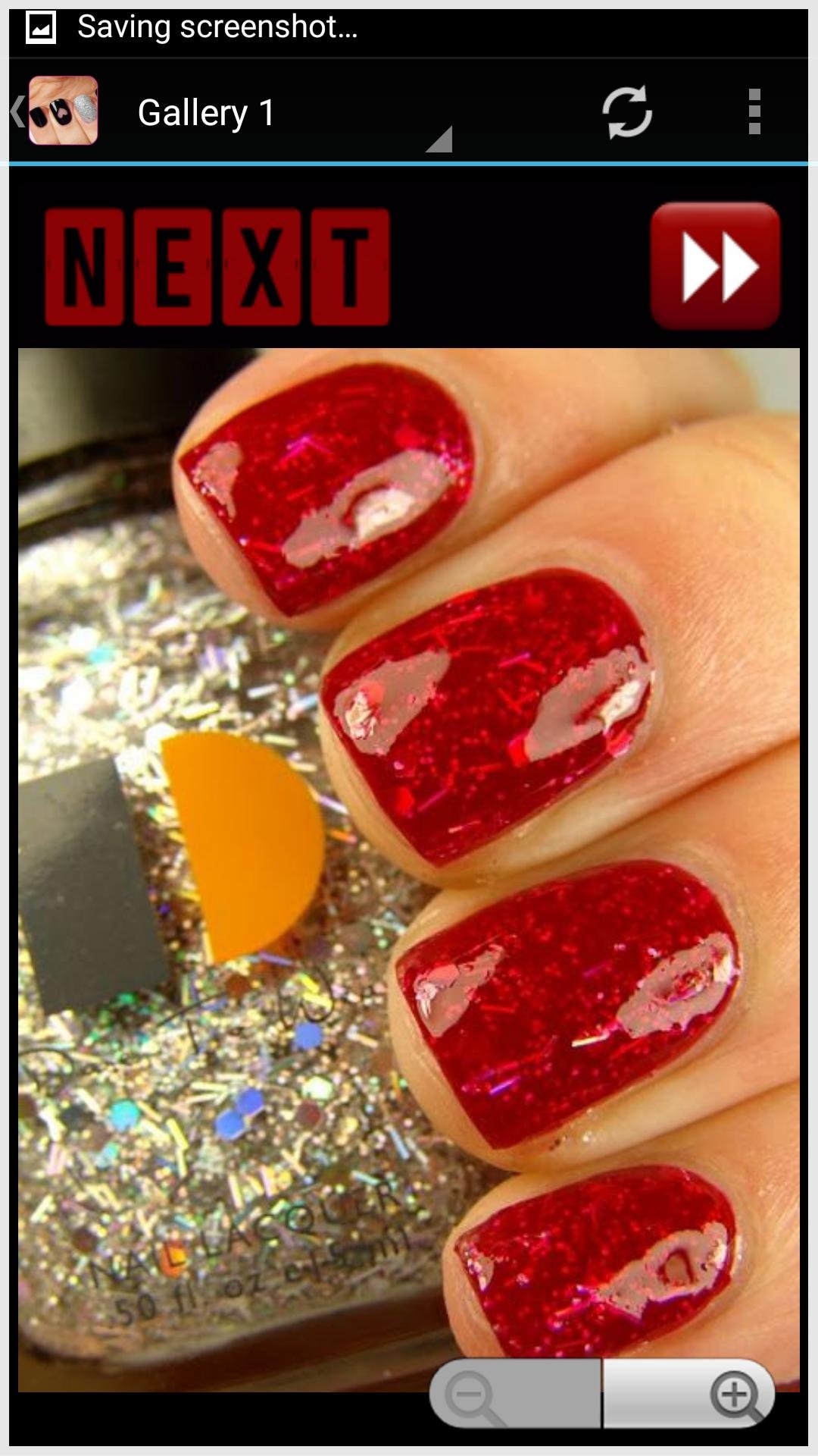 Розовая растяжка на ногтях