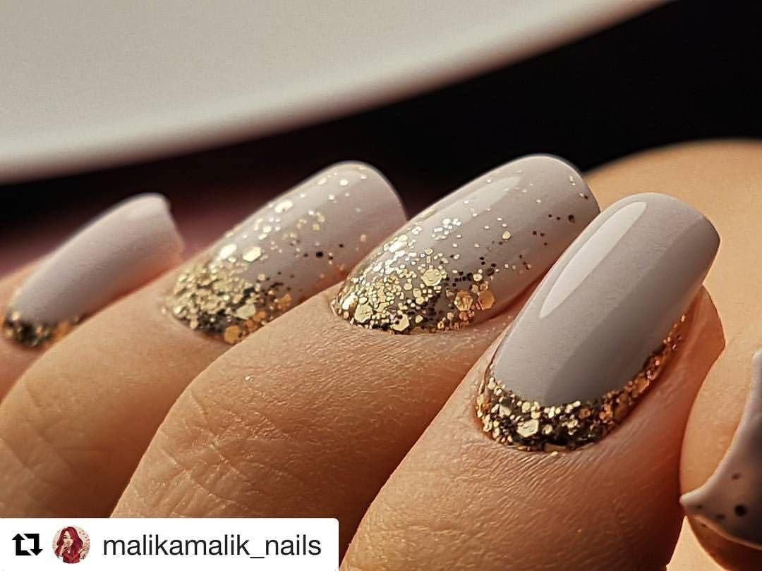 Нежный маникюр с блестками