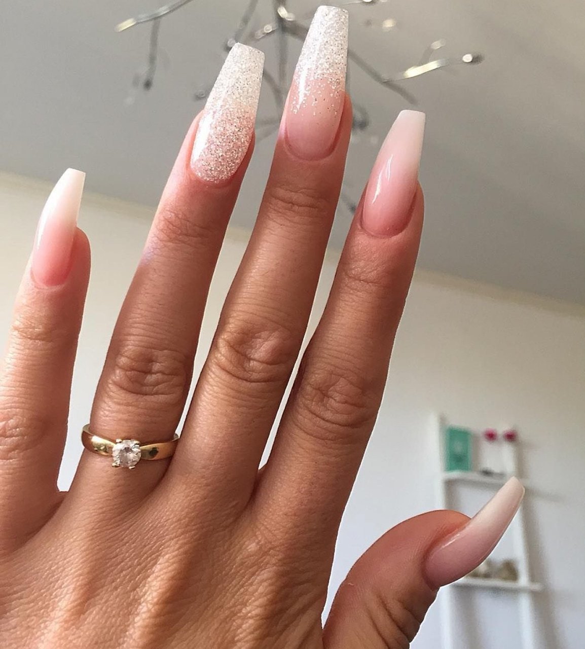 Обратный френч на ногтях