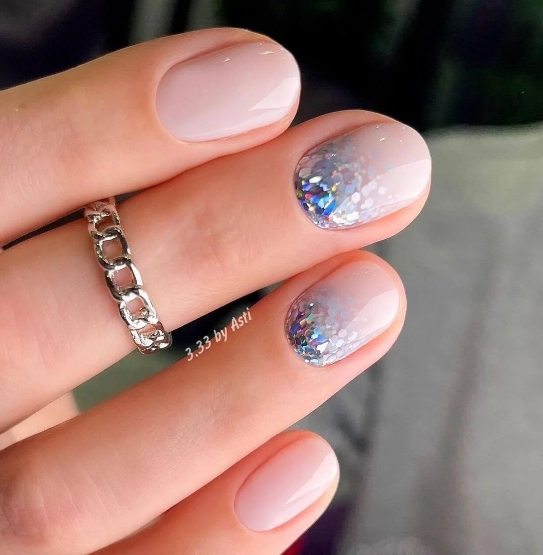 Мерлин Найлз маникюр