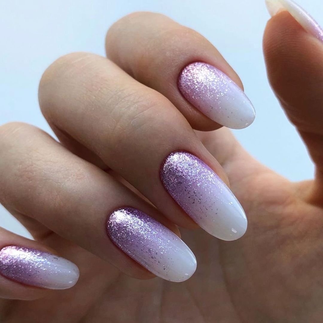 Наращивание ногтей с блеском