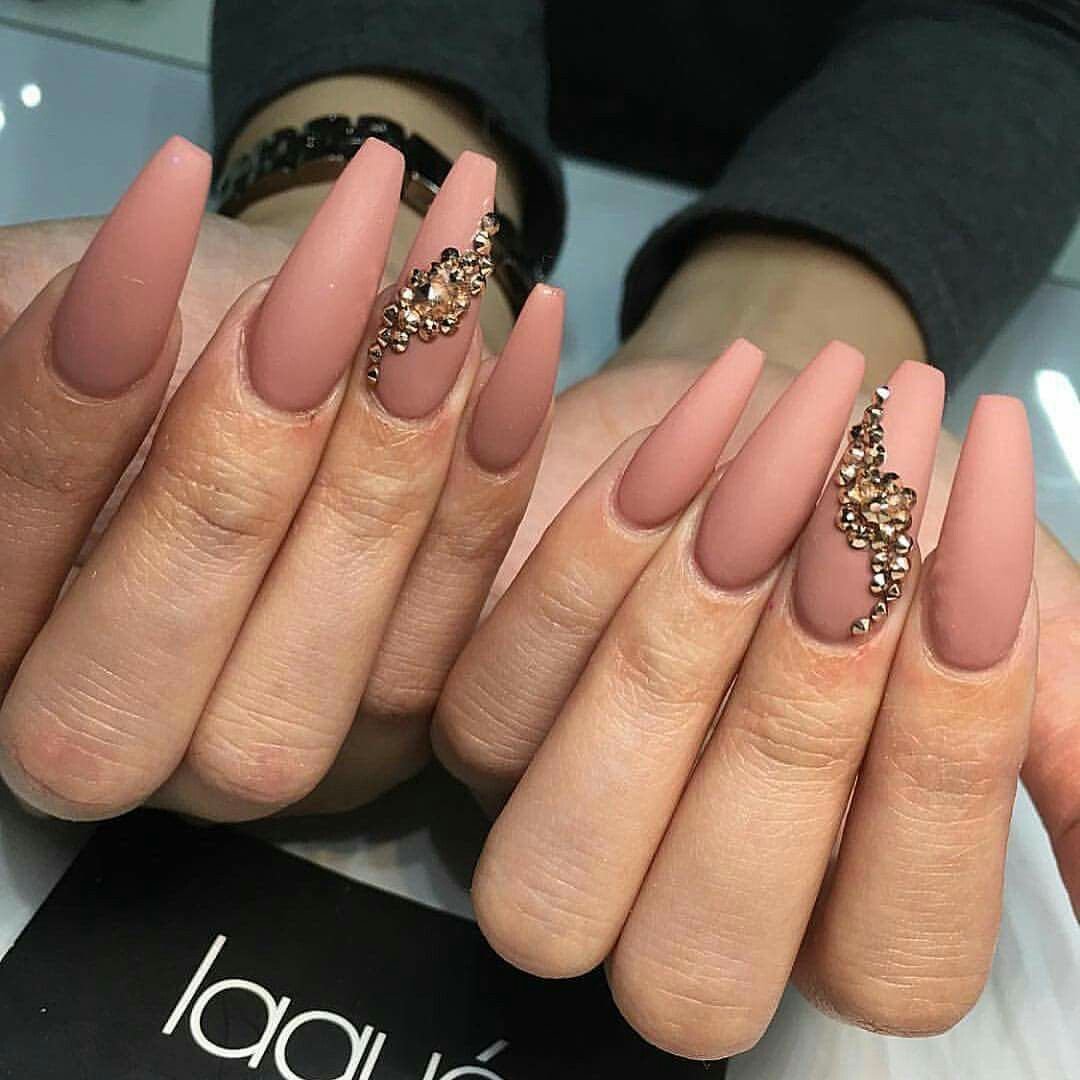 Ногти матовые бежевые