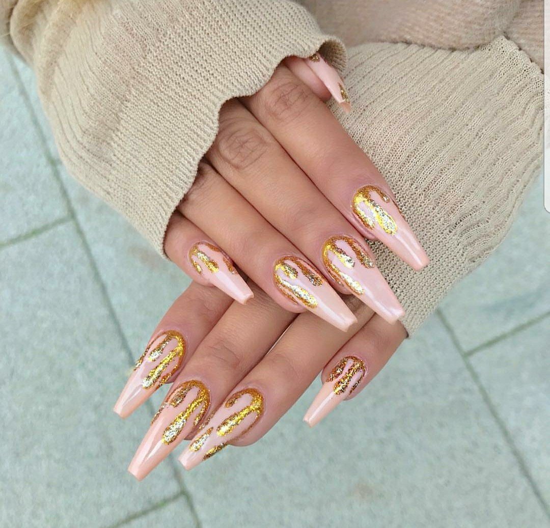 Летний маникюр с золотом