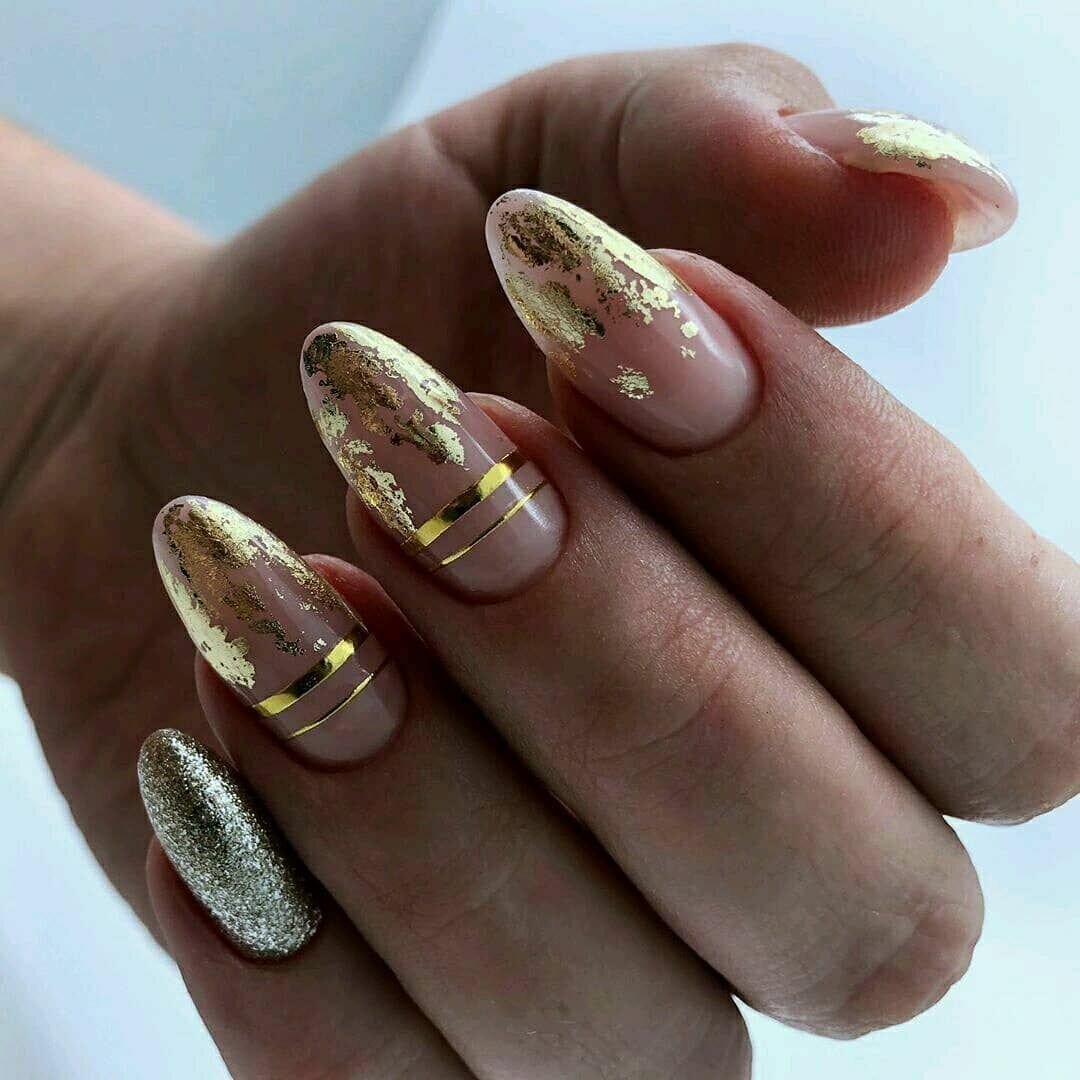 Золотой френч 2022 на миндалевидных