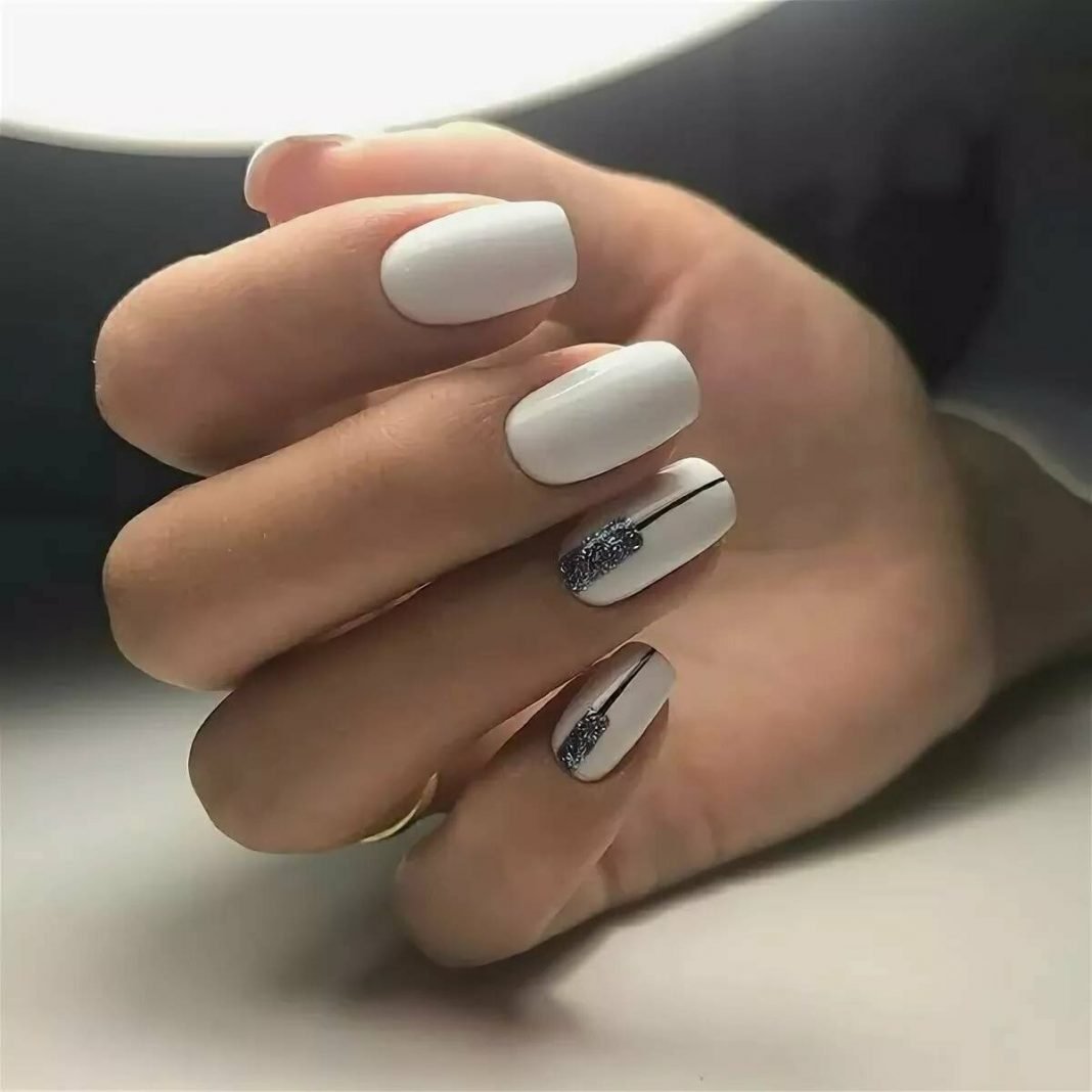 Стильный офисный маникюр