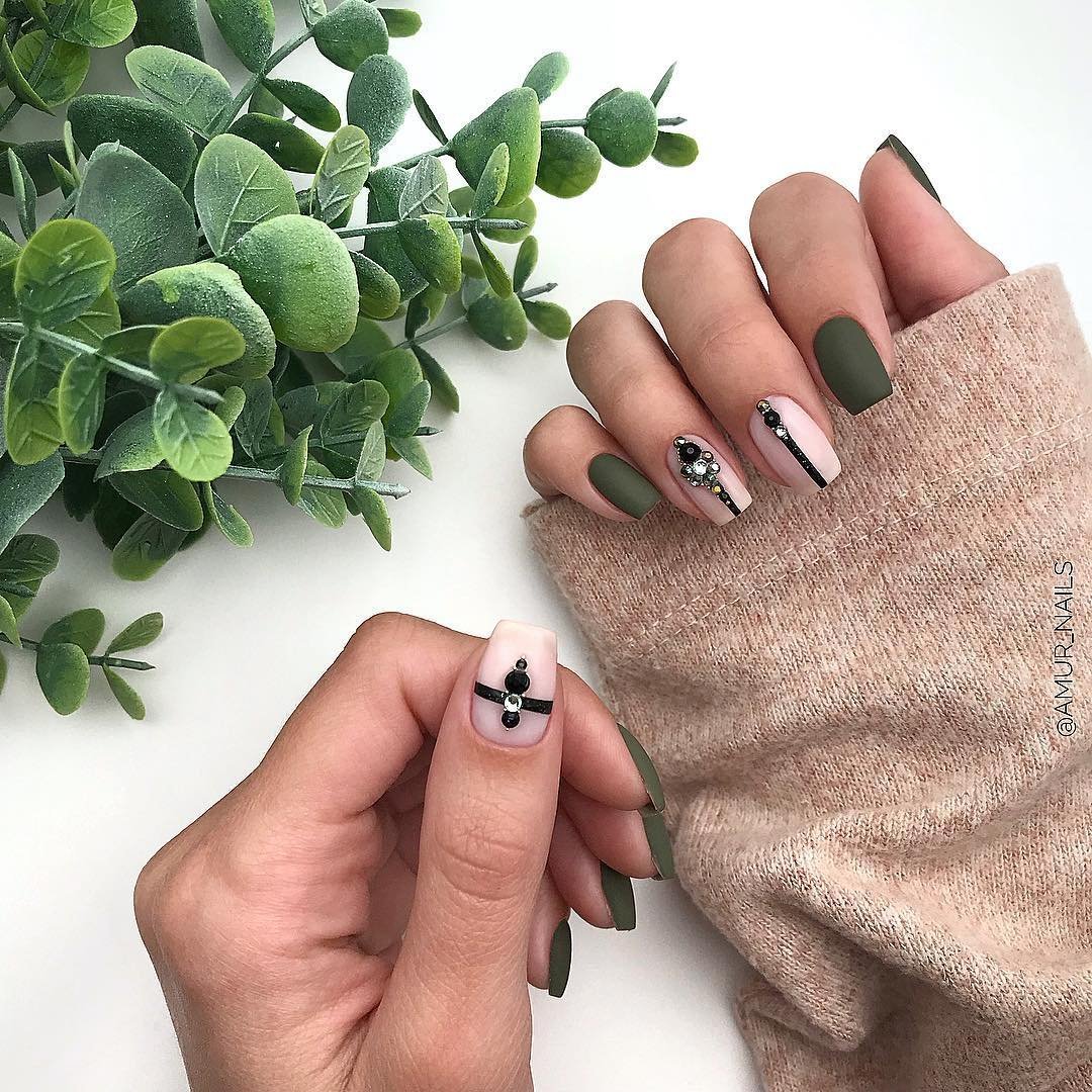 Интересный трендовый маникюр