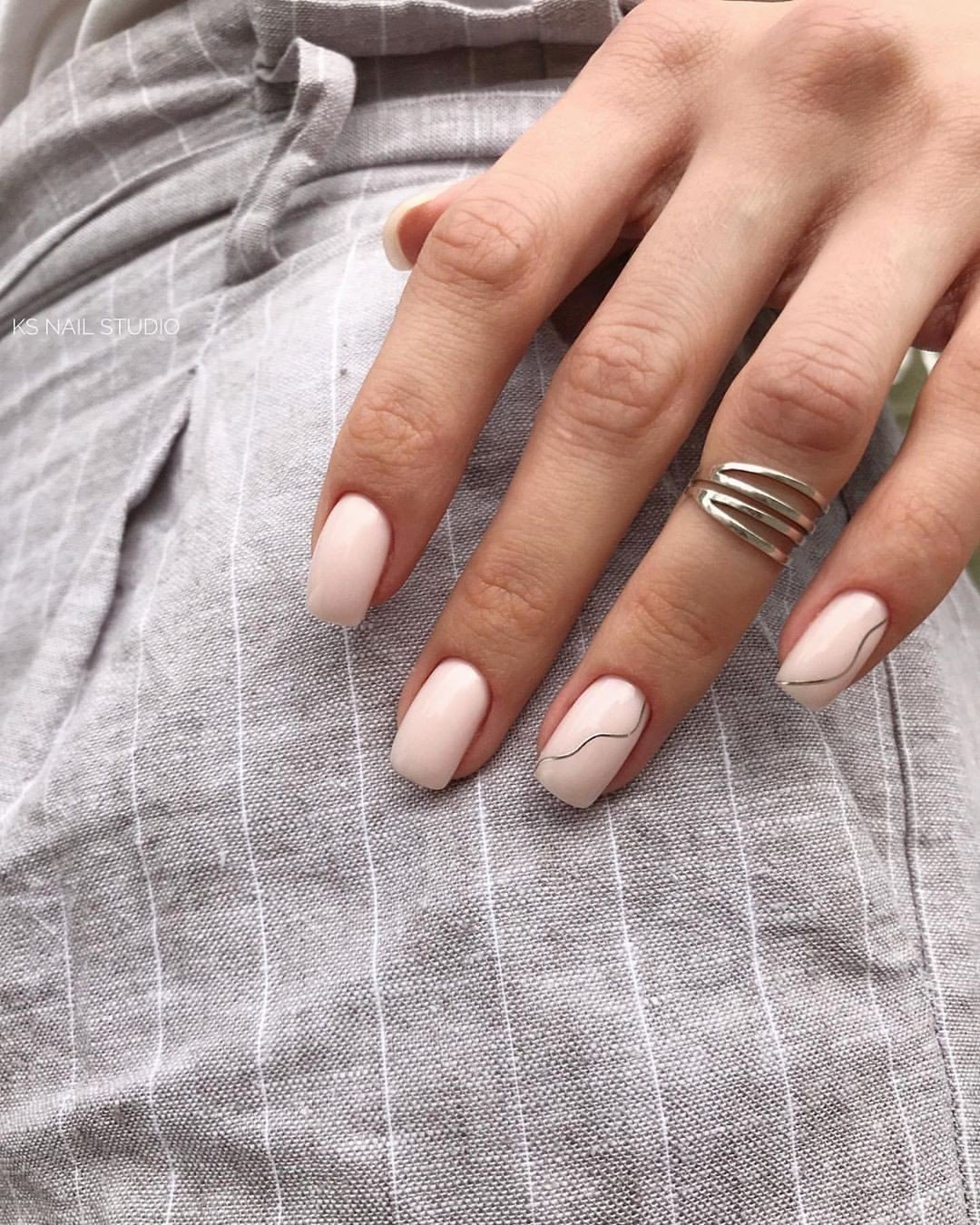 Осенний маникюр Минимализм