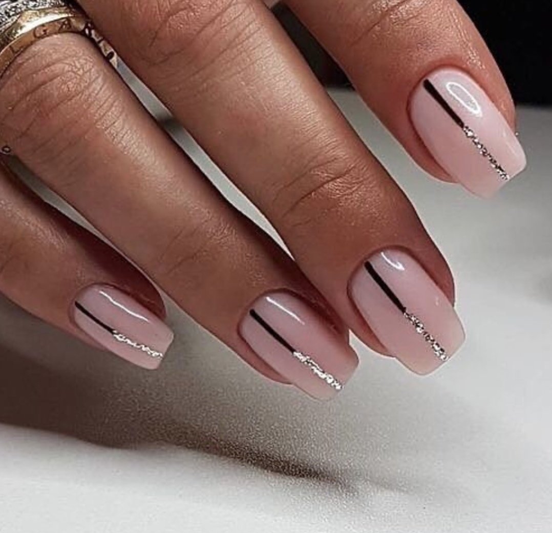 Стильный офисный маникюр