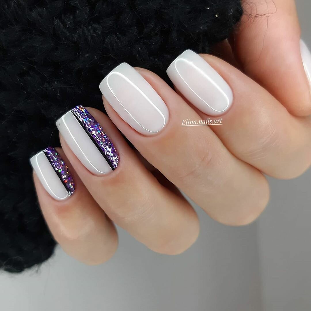 Молочный маникюр с дизайном