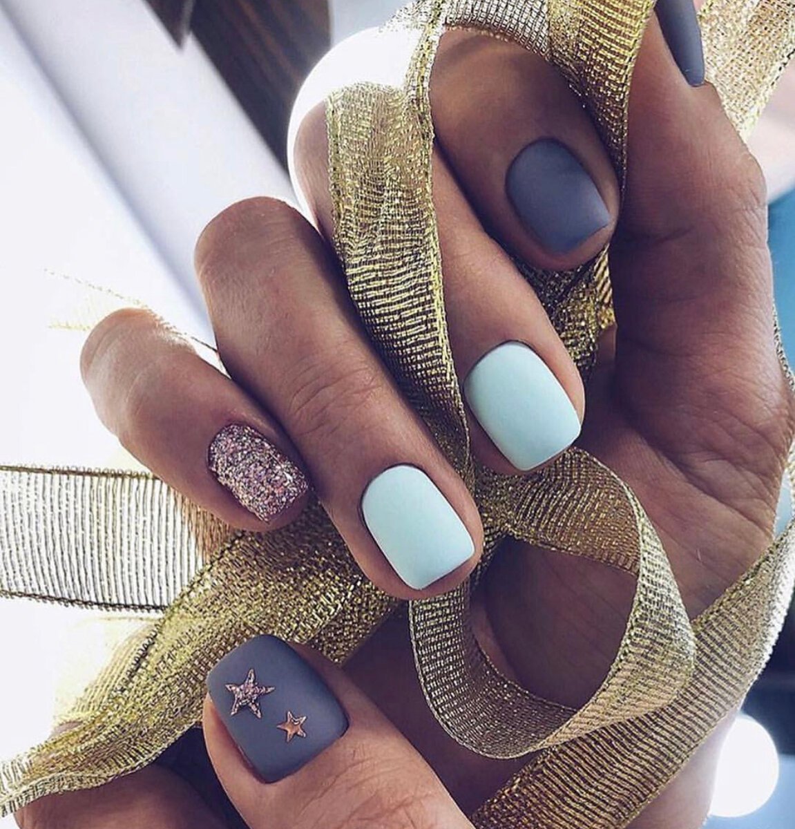 Стильный молодежный маникюр