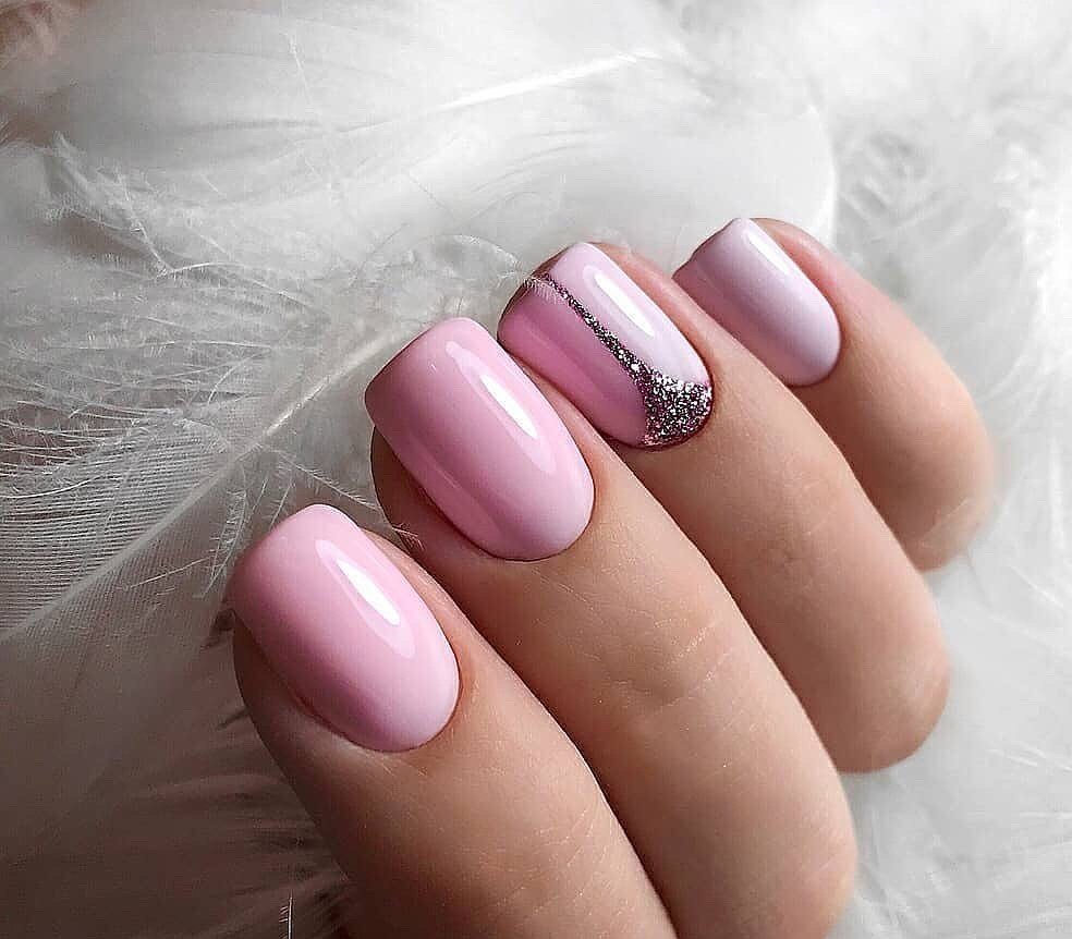 Маникюр с точками