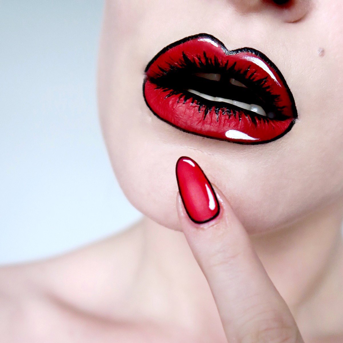 Маникюр с губами