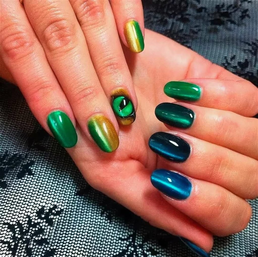 Синие светоотражающие ногти