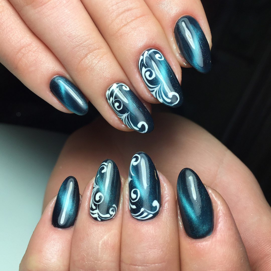 Маникюр кошачий глаз с паутинкой