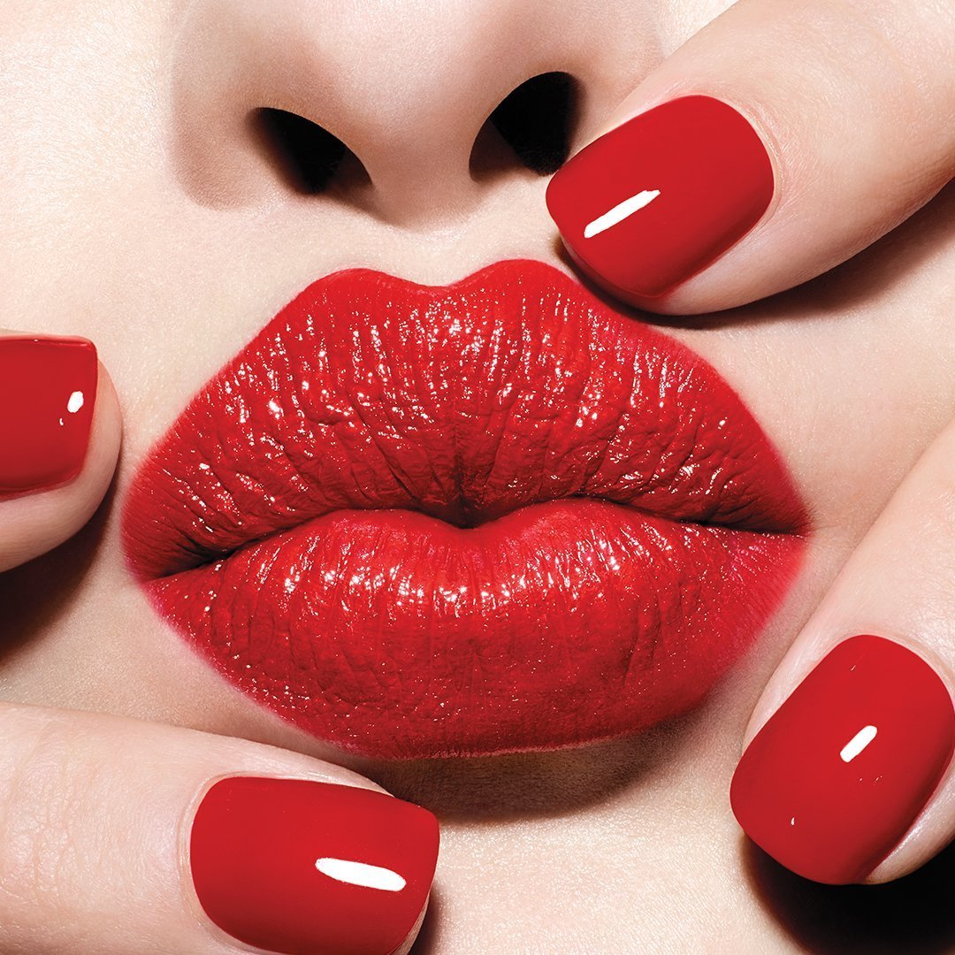 Красные губы