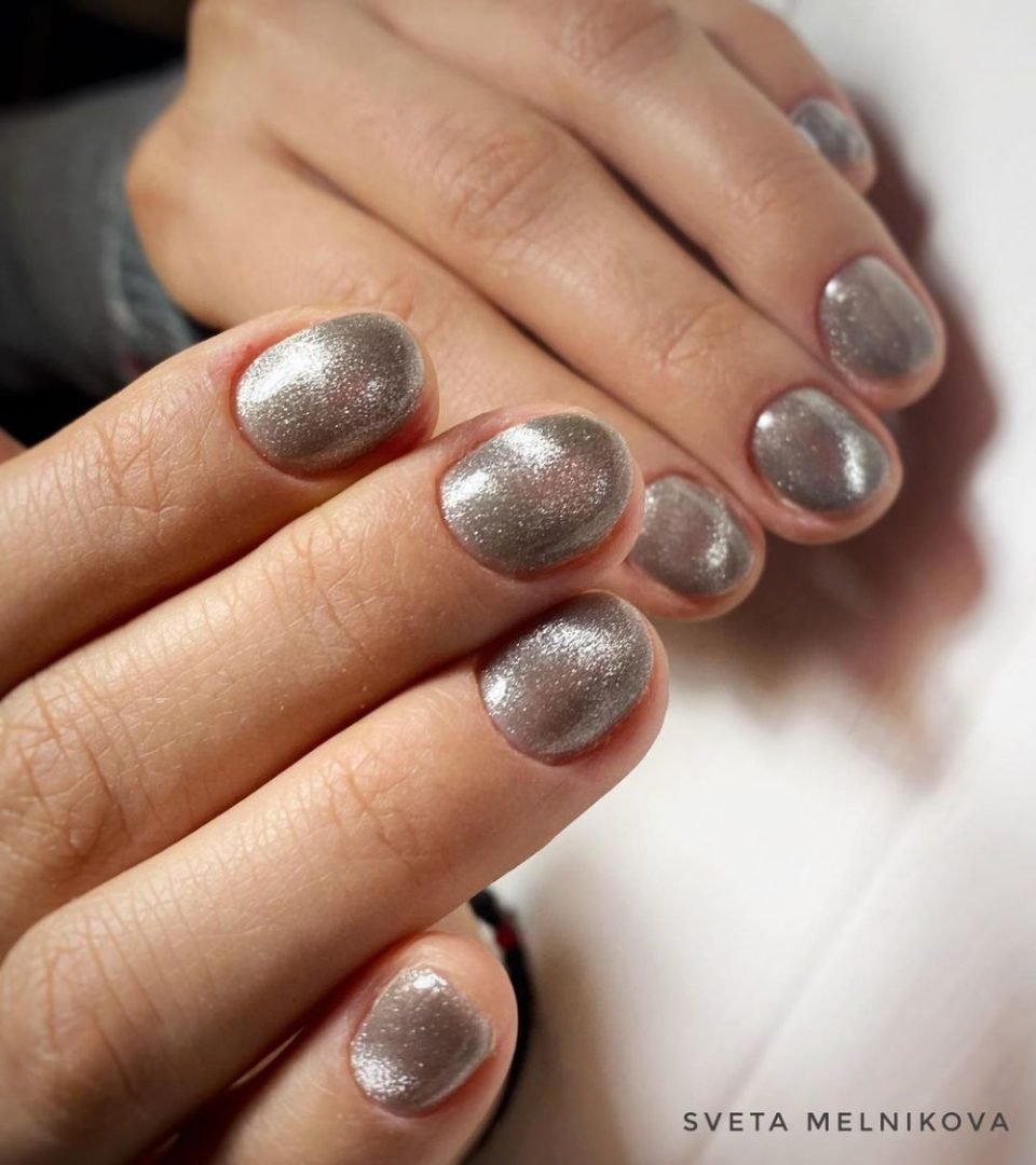 Маникюр Кошкин глаз синий