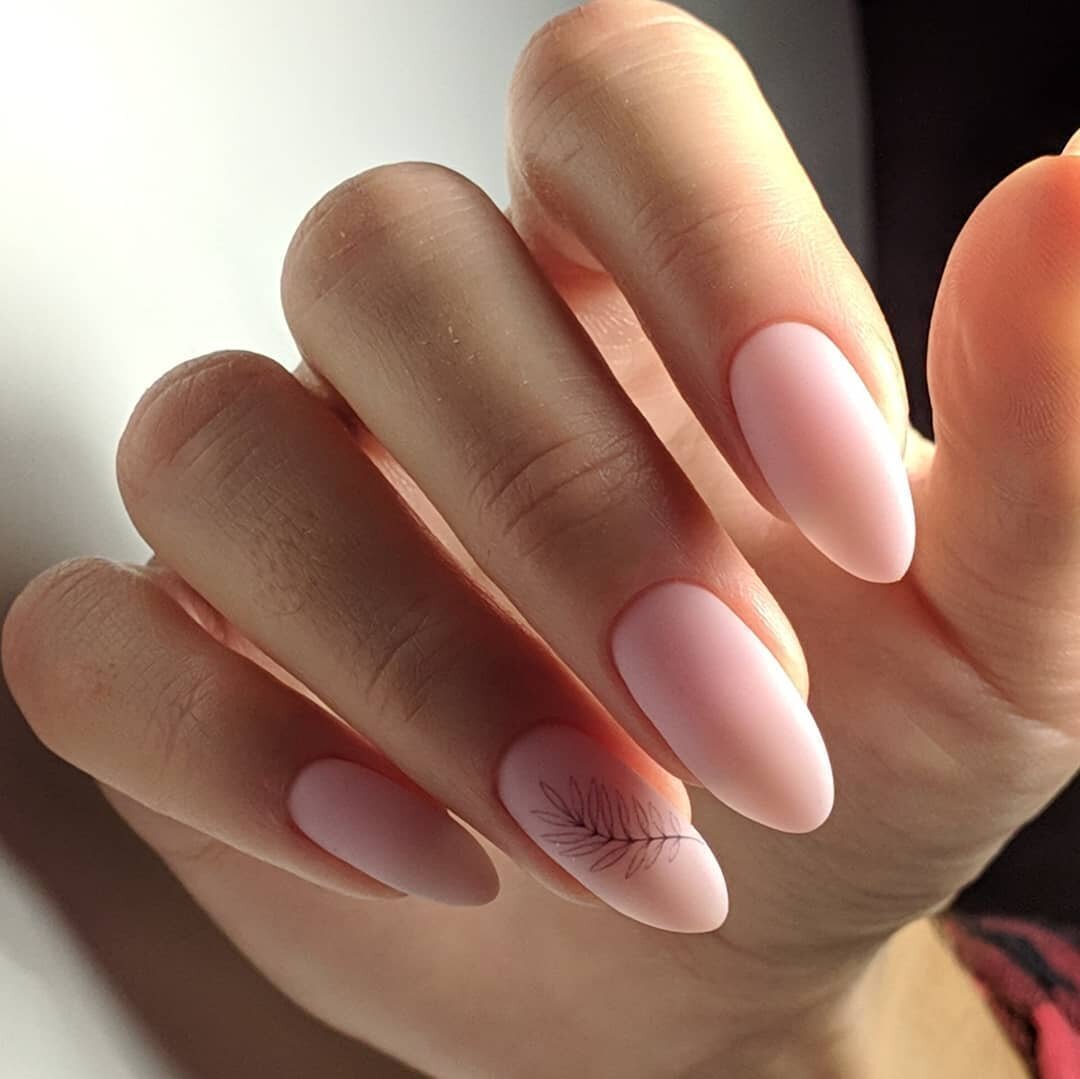 Красивый маникюр на овальные ногти средней длины