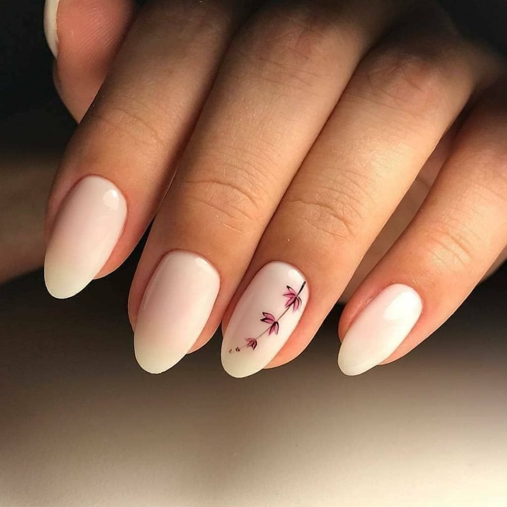 Нюдовый маникюр 2022 миндаль