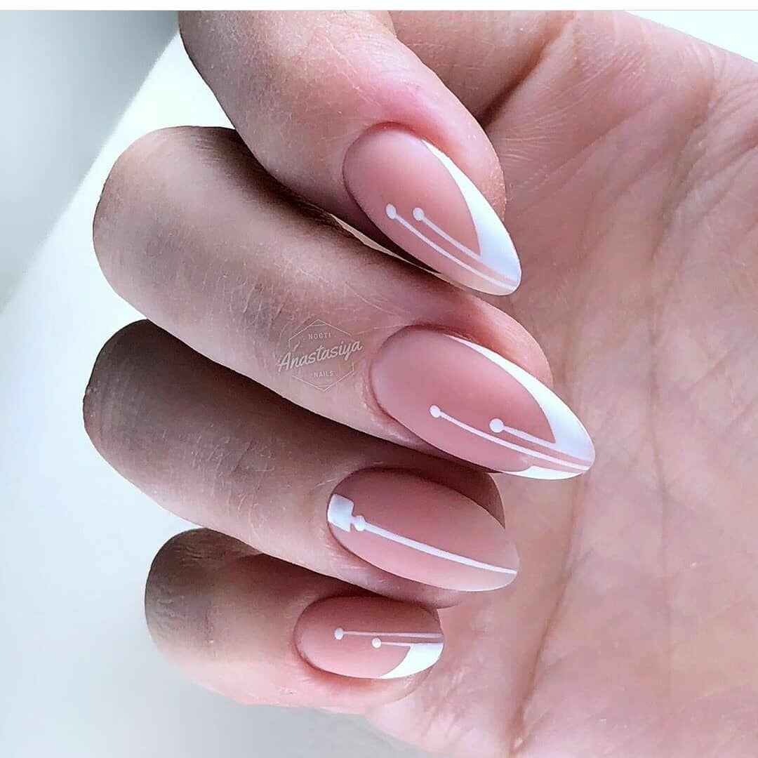 Нюдовый маникюр миндаль