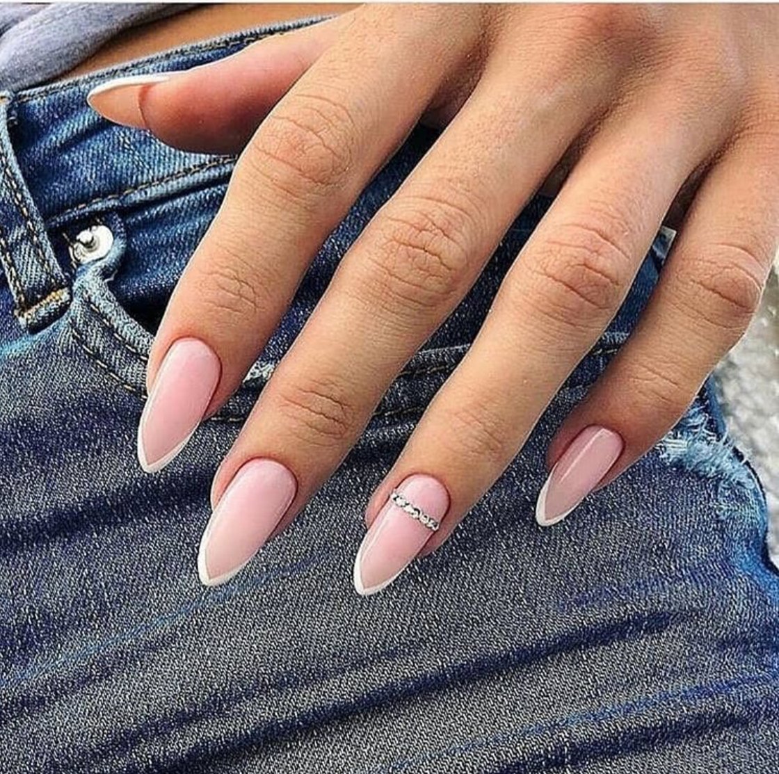 Маникюр градиент нюдовый миндаль