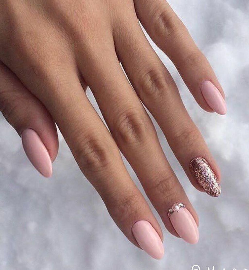 Красивый маникюр на овальные ногти средней длины