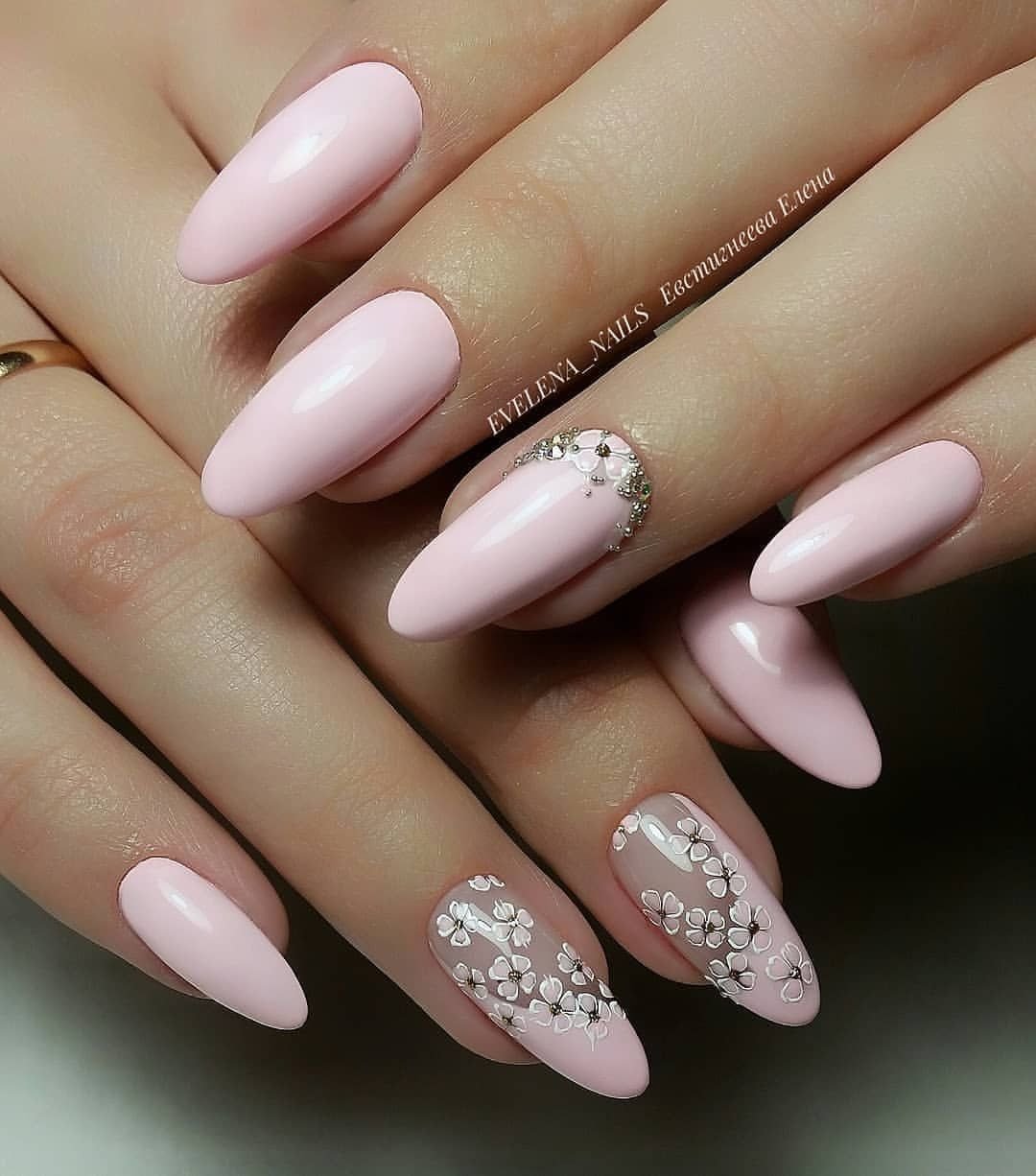 Французский маникюр миндаль миндалевидные