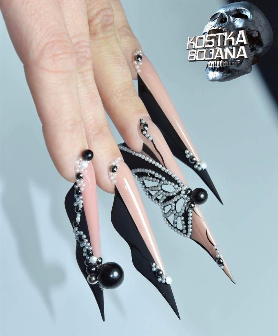 Костка Божана ногти