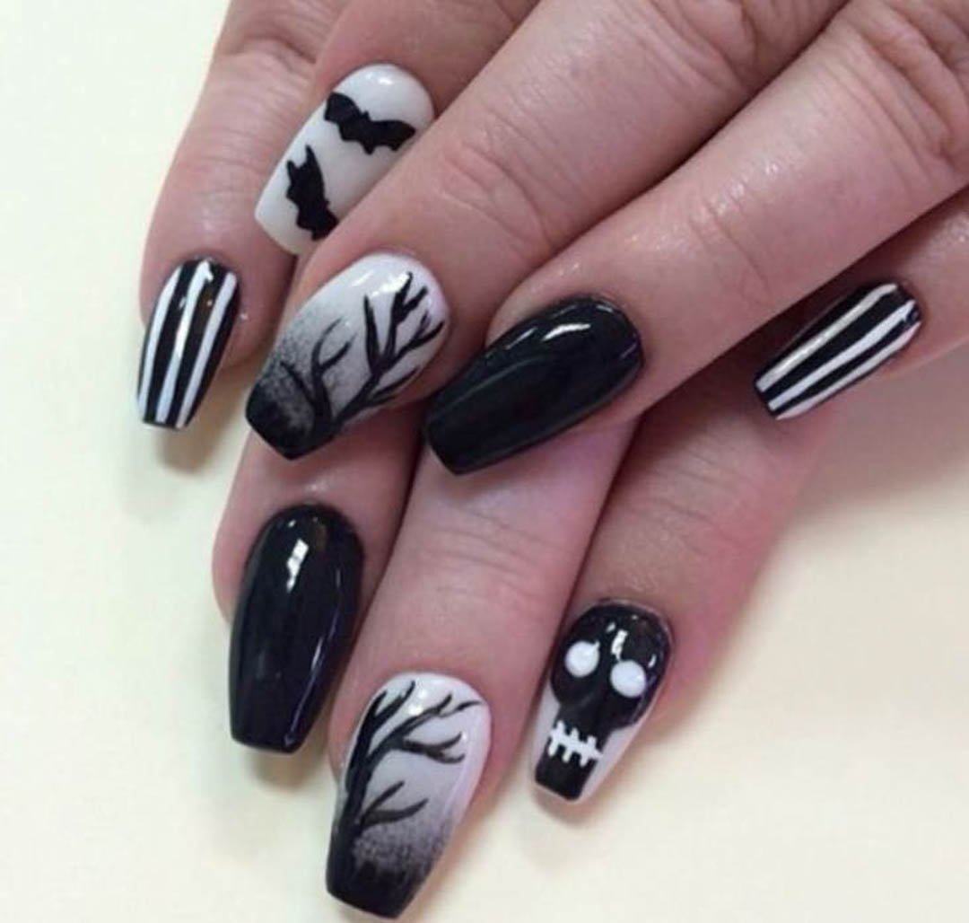 Маникюр с черепами