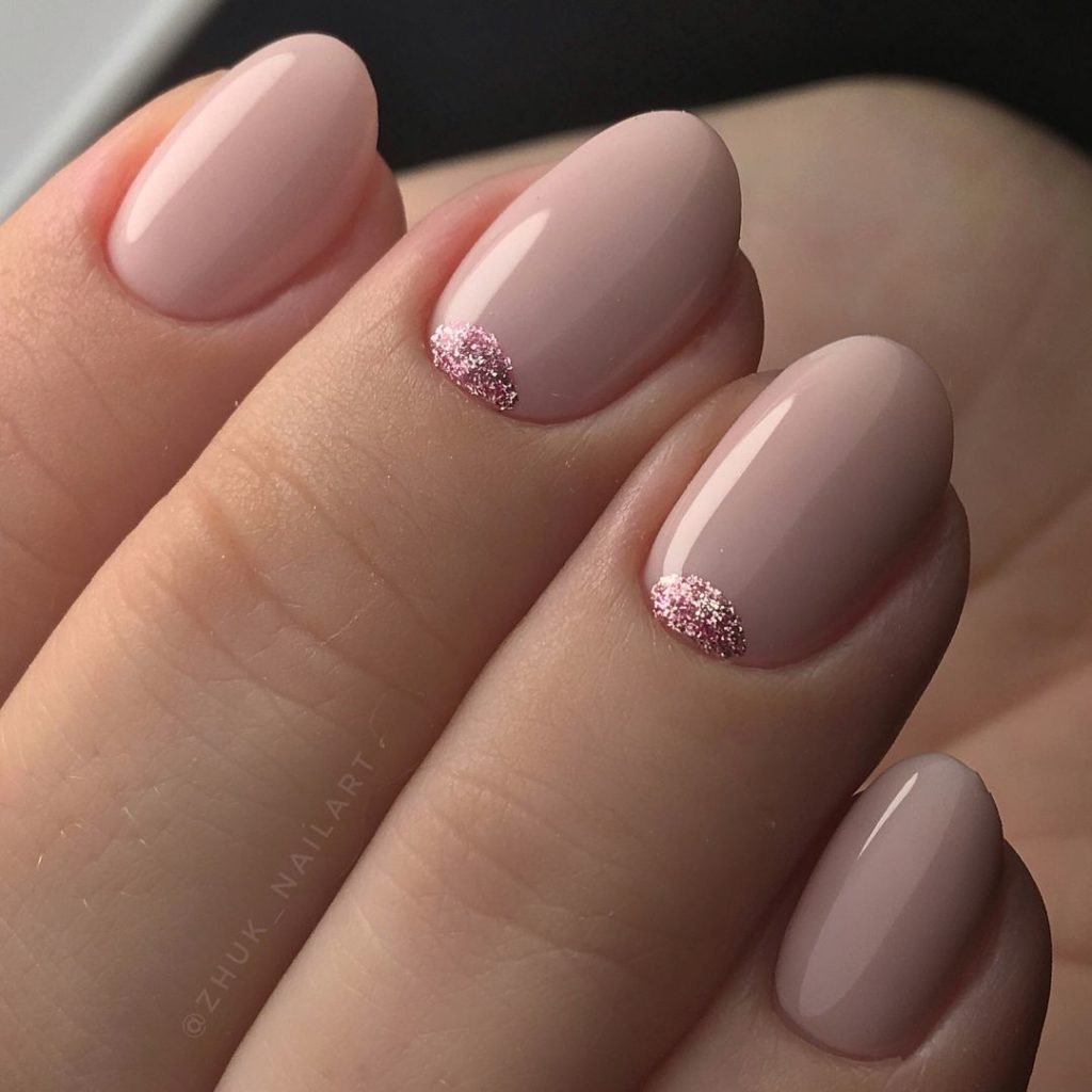 Маникюр на короткие ногти неж