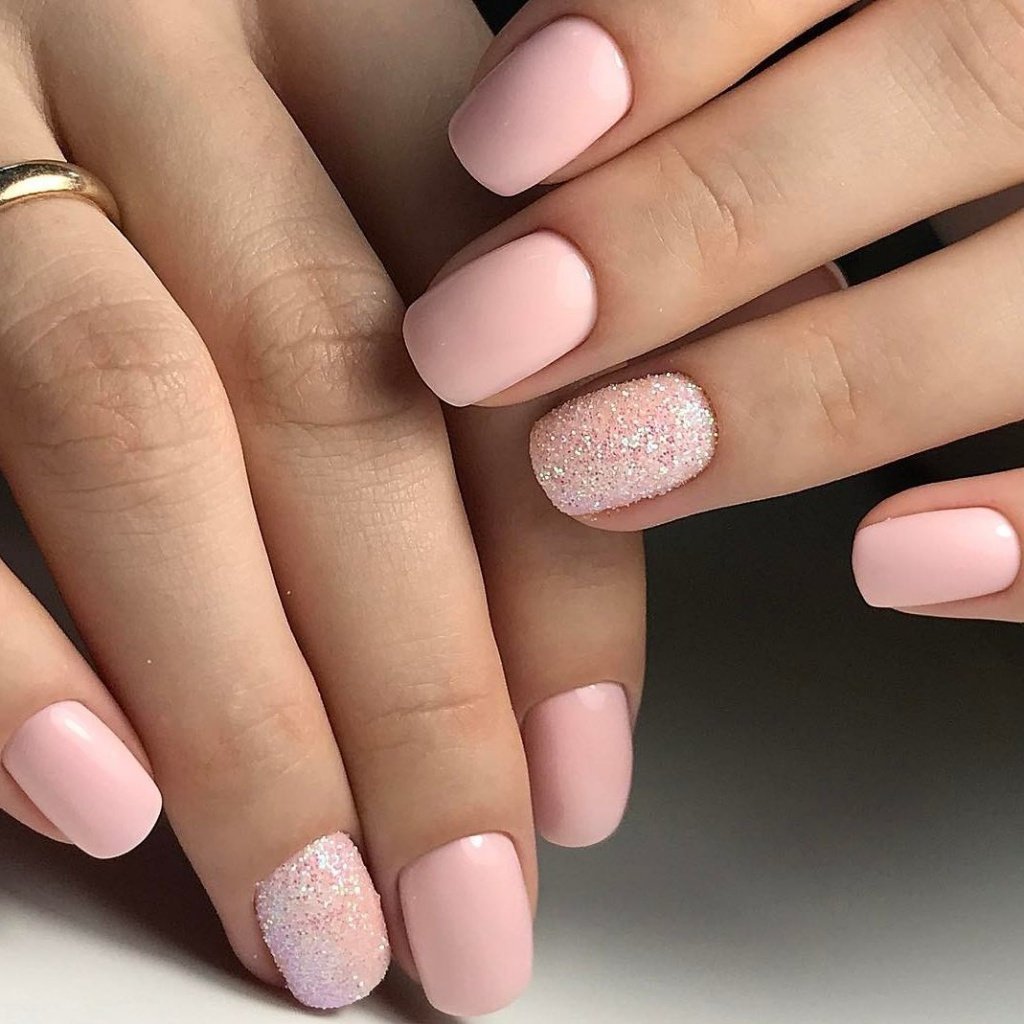 Маникюр в пастельных тонах