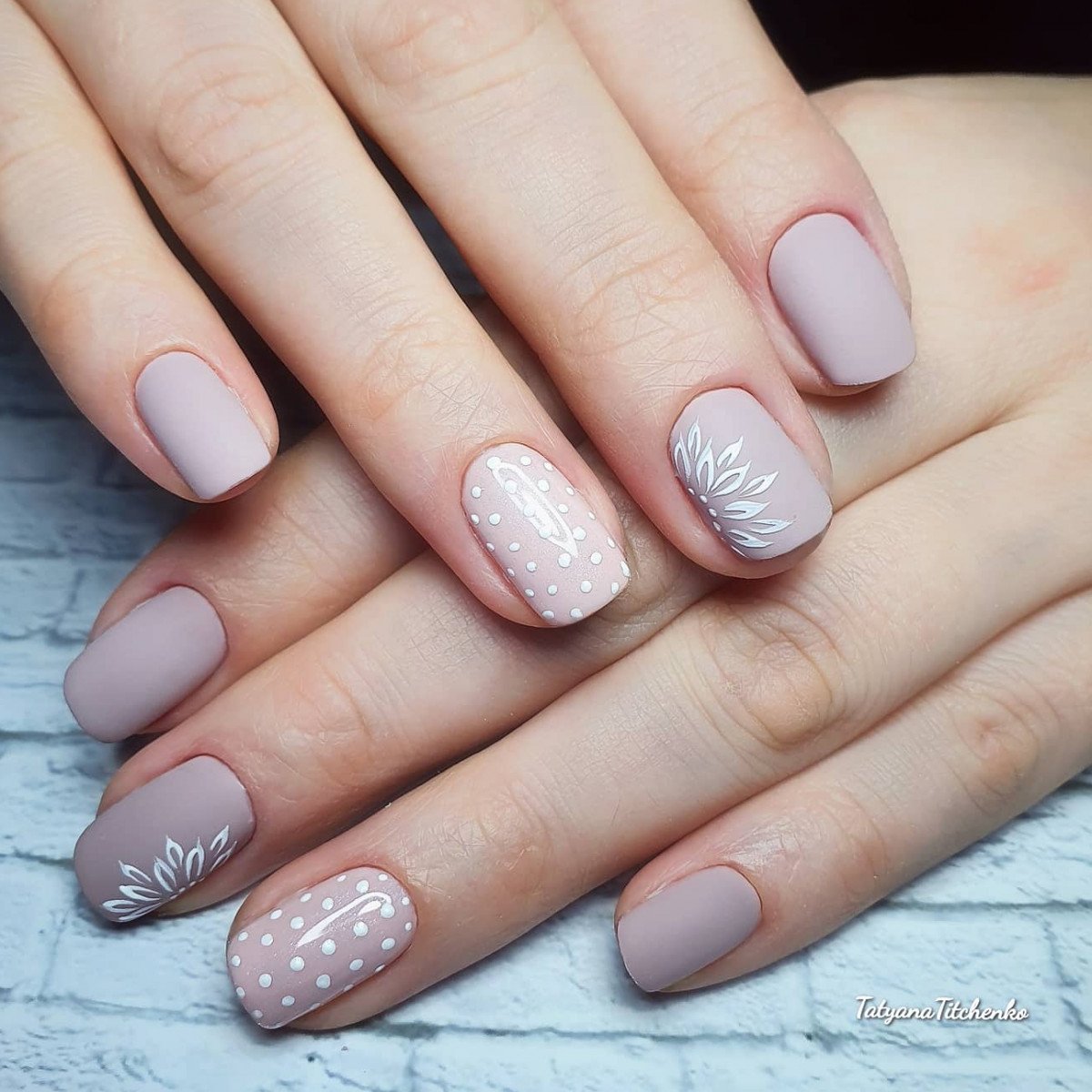 Однотонный матовый маникюр 2022