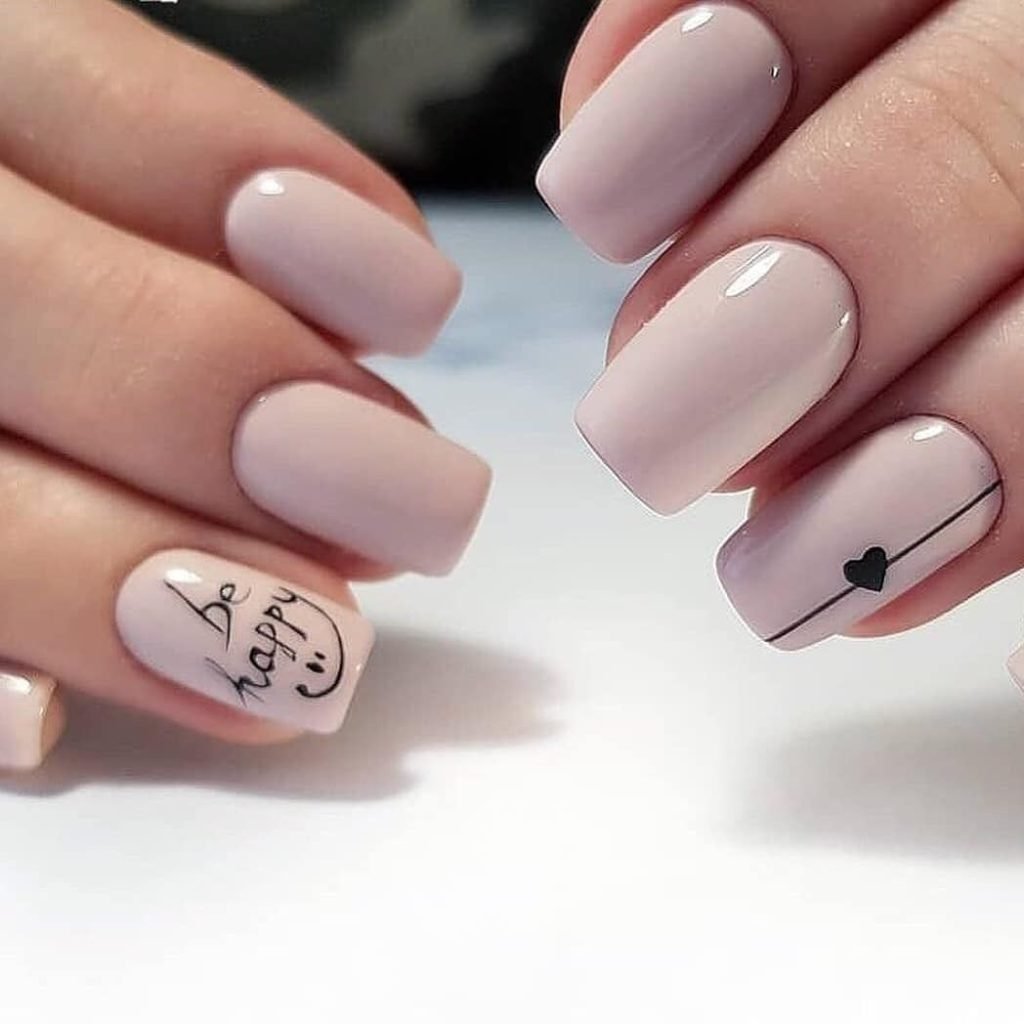 Молочный маникюр