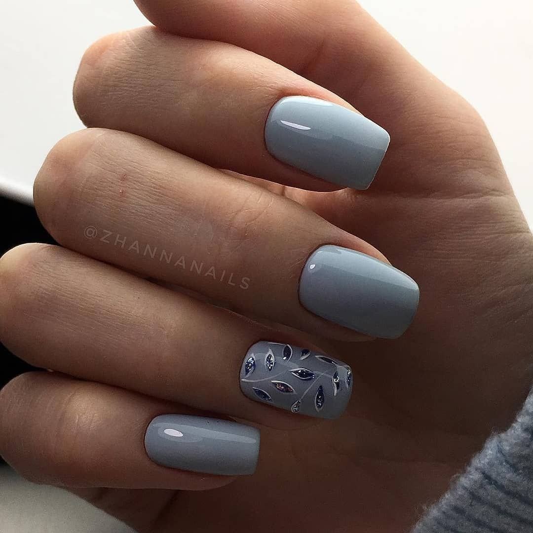 Серый пастельный маникюр