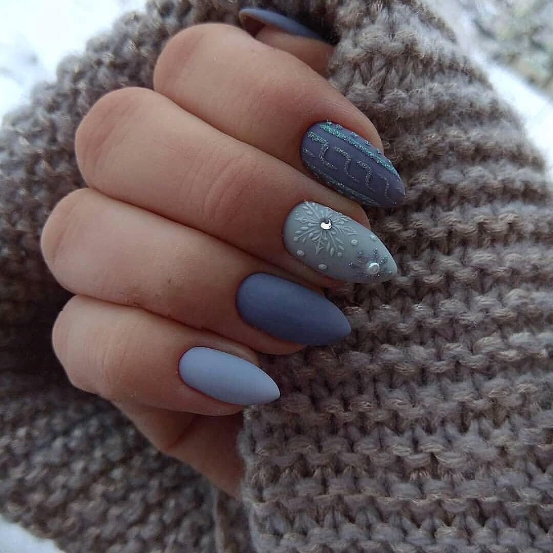 Мраморные ногти миндаль