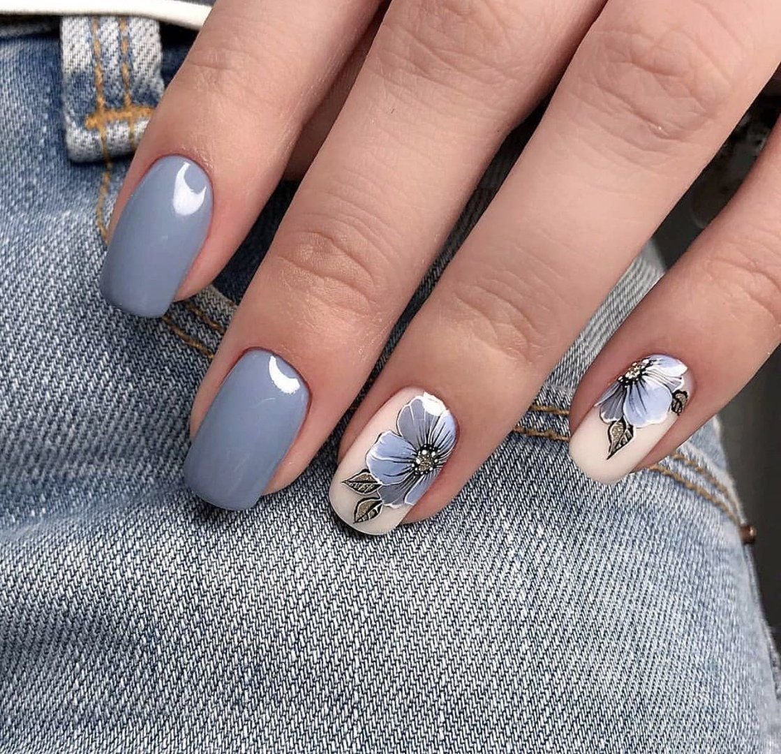 Зимний маникюр на миндальную форму