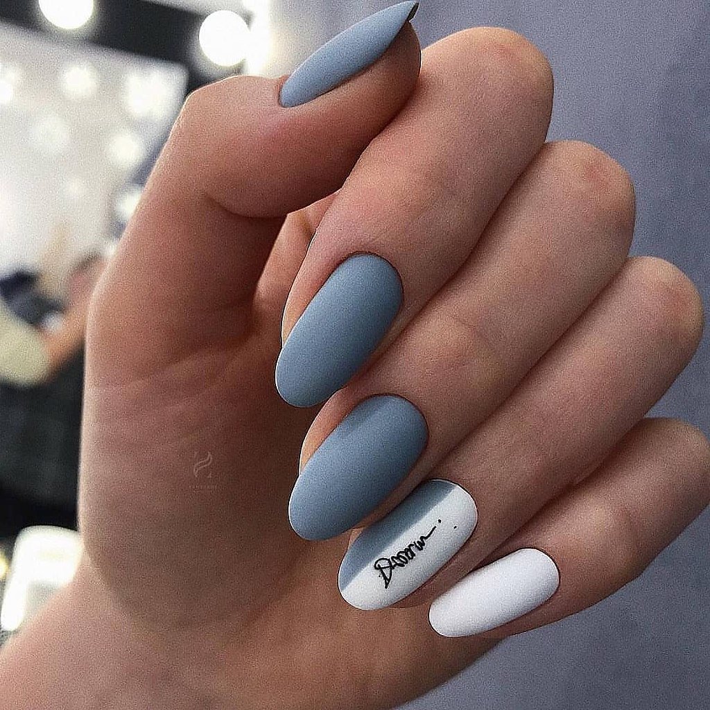 Серый маникюр