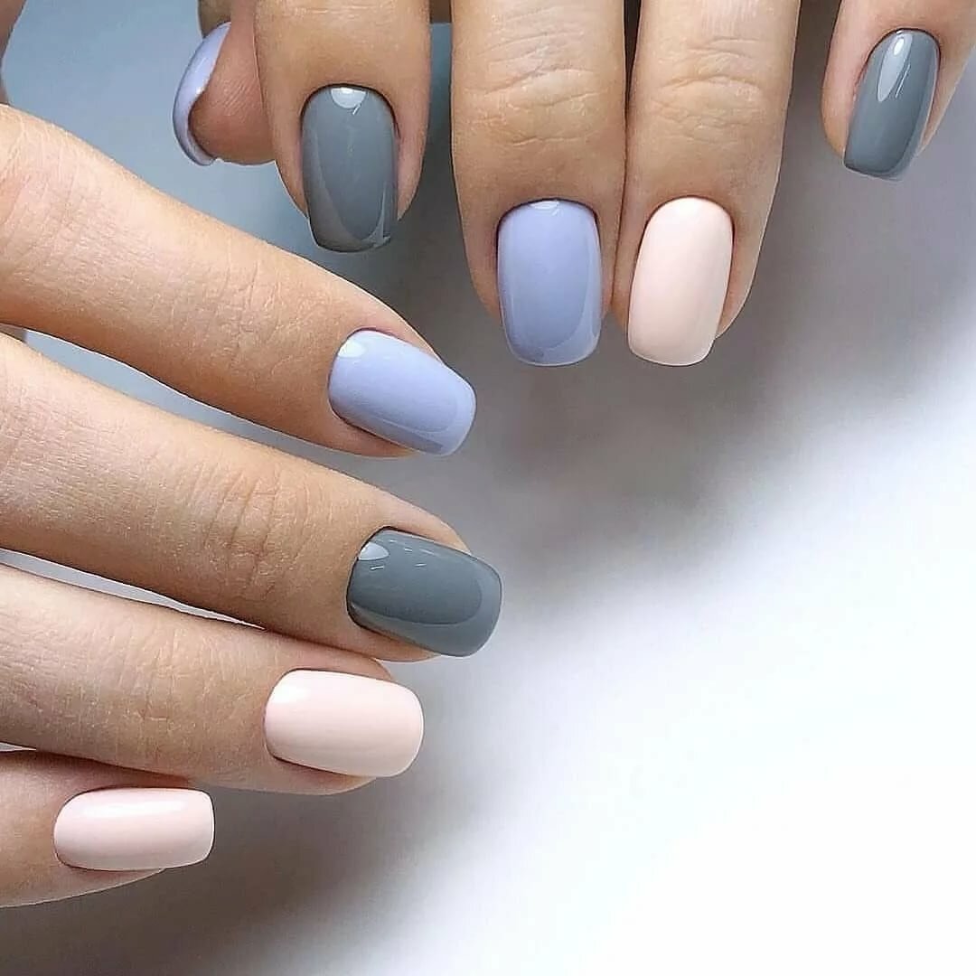 Серо-голубой маникюр