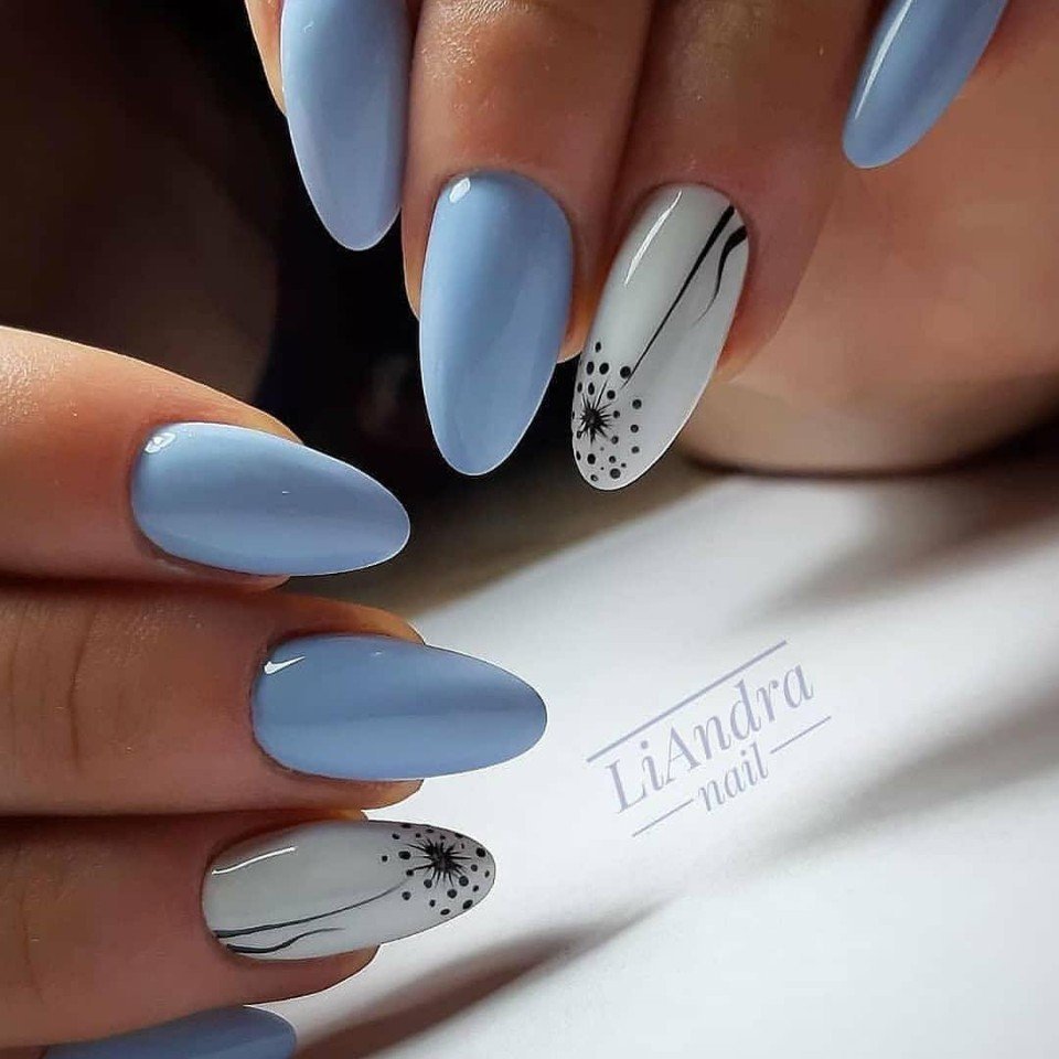 Маникюр серо-розовый голубых тонах