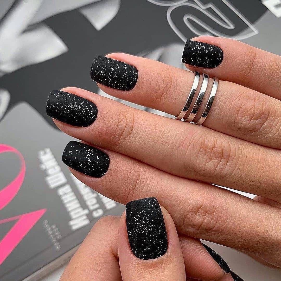 Черно белый маникюр