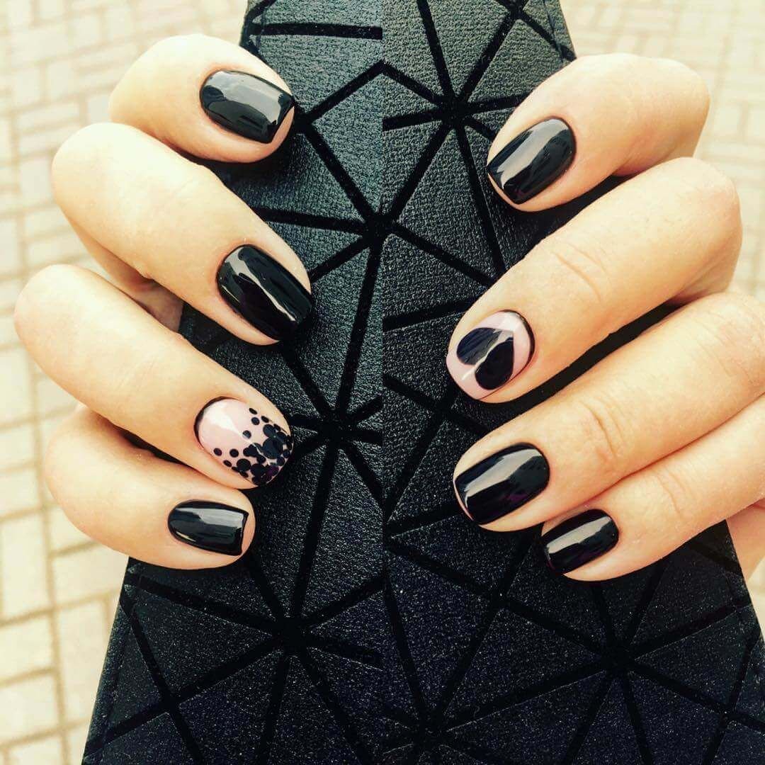 Маникюр под черное вечернее платье