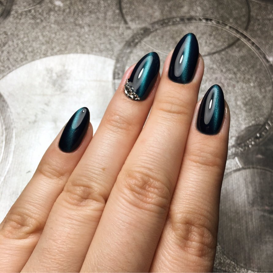 Маникюр 2022 синий кошачий глаз