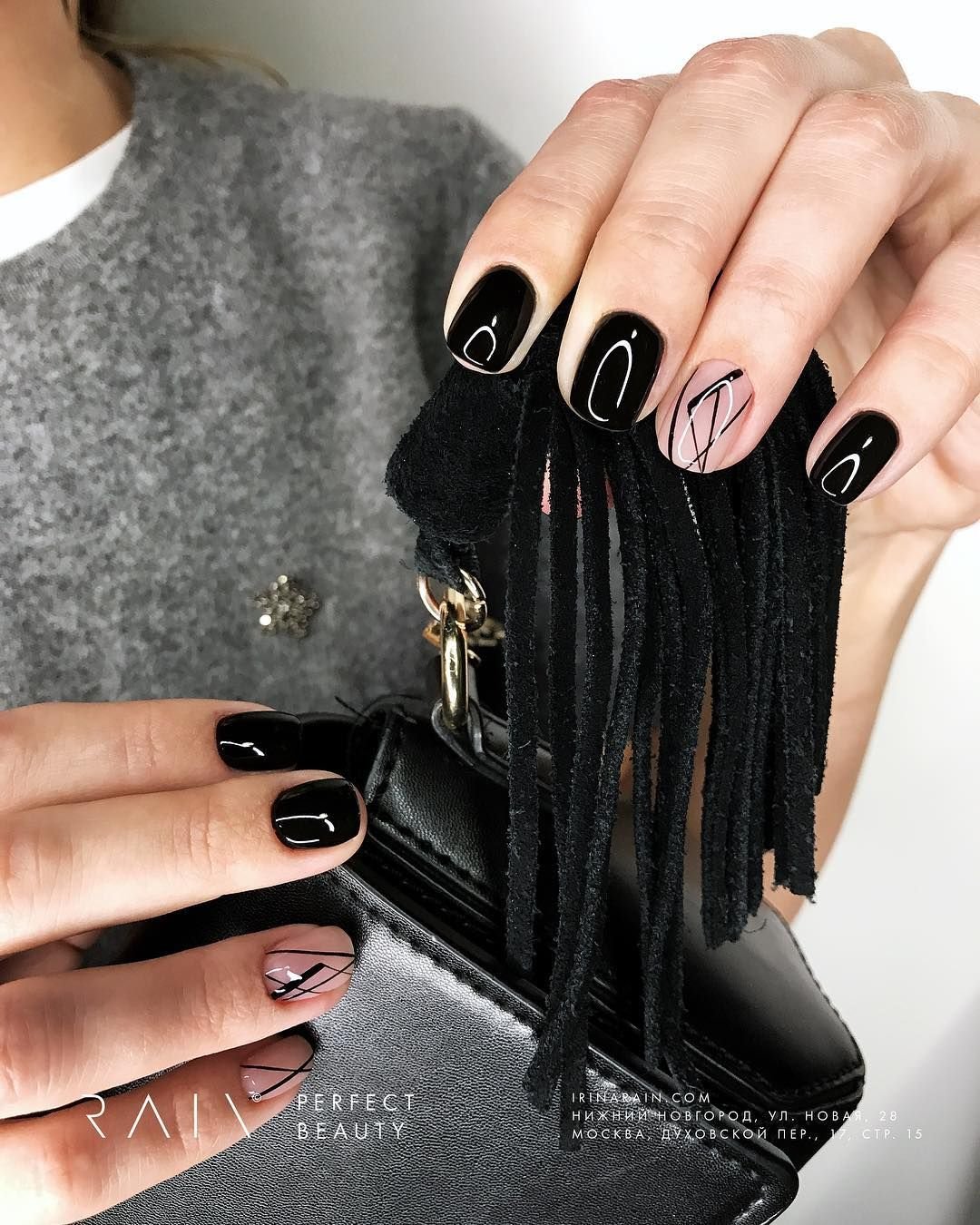 Темный маникюр