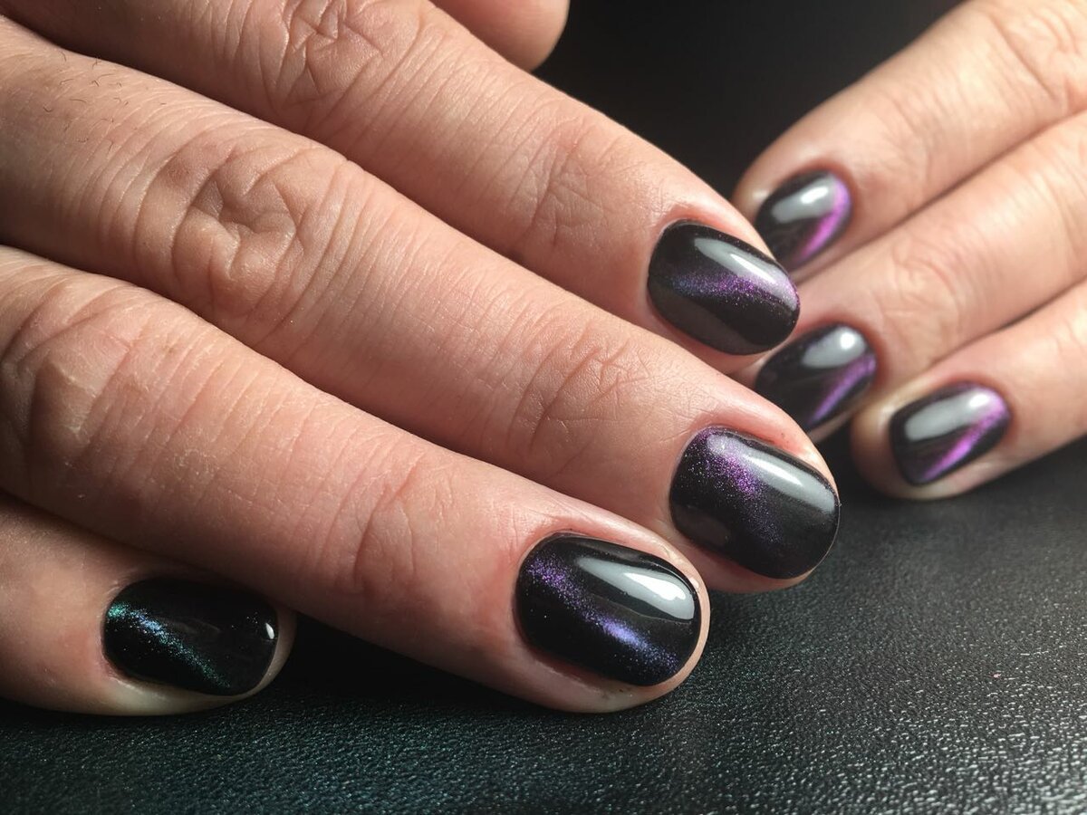 Чёрный маникюр 2022 кошачий глаз