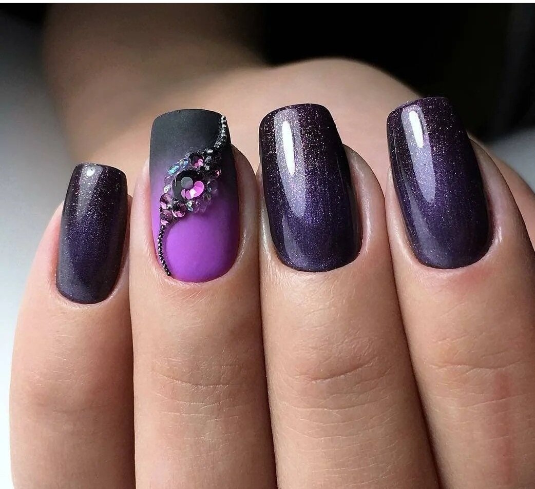 Маникюр кошачий глаз со стразами