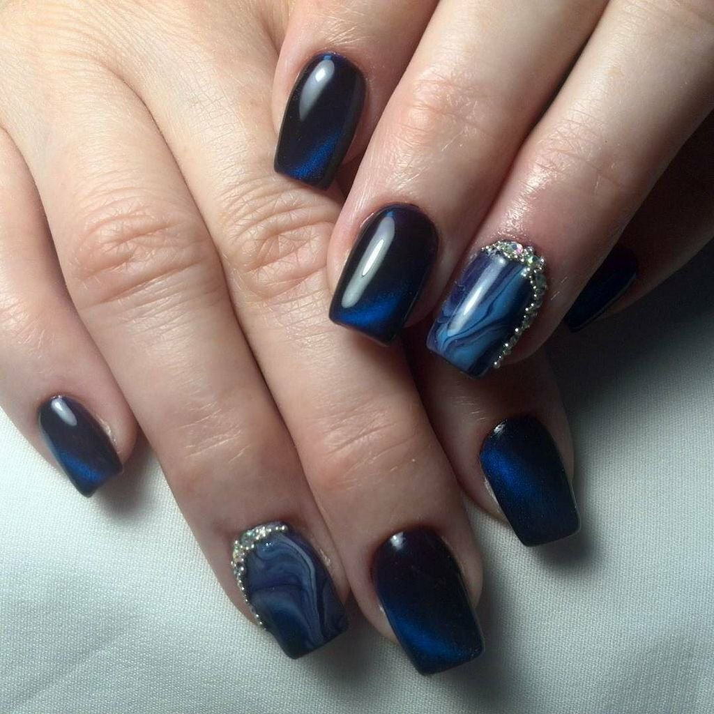 Синий маникюр кошачий глаз миндаль