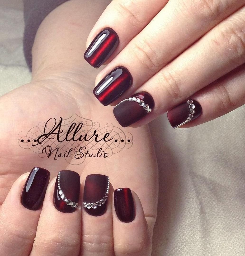 Бордовые ногти
